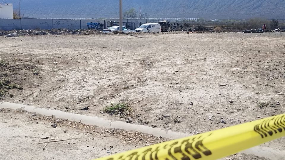 Autoridades se encuentran investigando el hallazgo de restos humanos en un lote baldío de García.