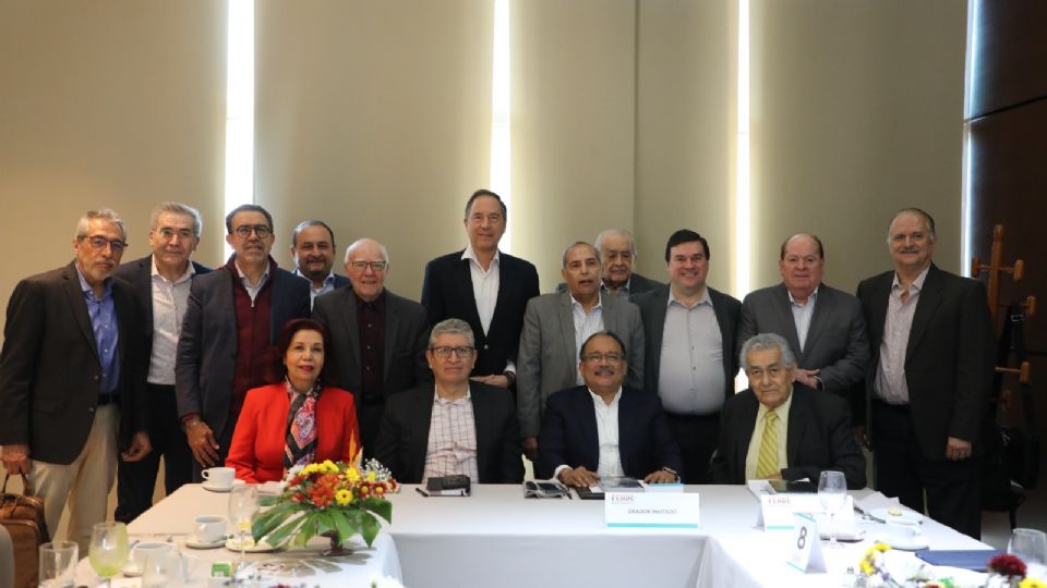 Andrés Mijes, alcalde de Escobedo, durante su reunión con la Federación Empresarial Humanista (FEHDE).