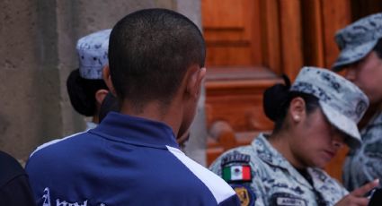 Niegan ingreso a ex vocero a reunión entre presidenta y padres de normalistas de Ayotzinapa