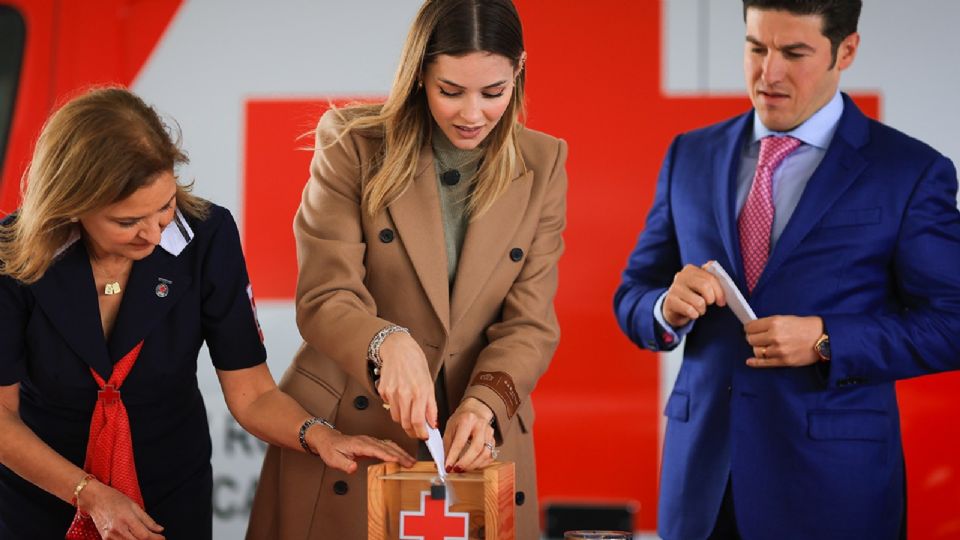 Durante el arranque de la colecta, las autoridades estatales realizaron las primeras aportaciones a la institución.