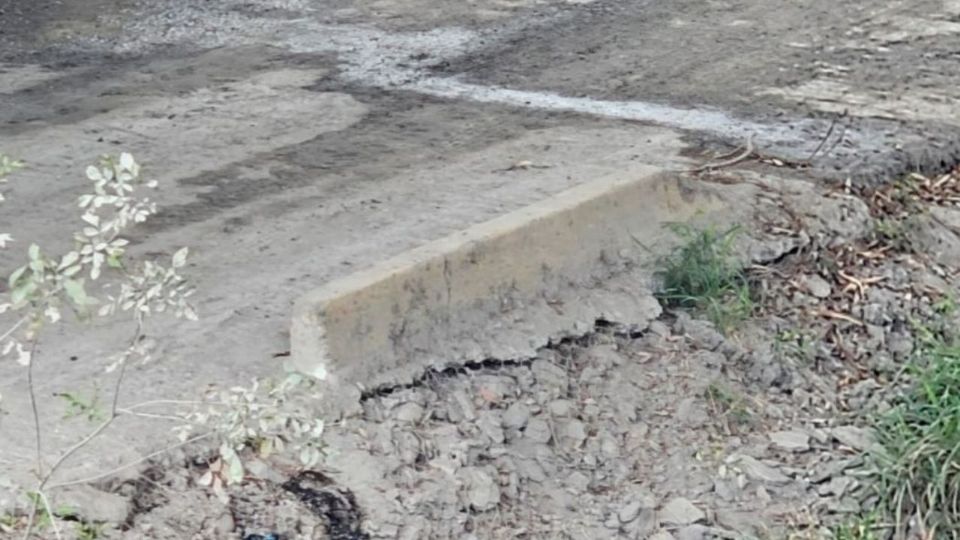 Autoridades resguardaron la zona tras el hallazgo del cuerpo calcinado en Pesquería.