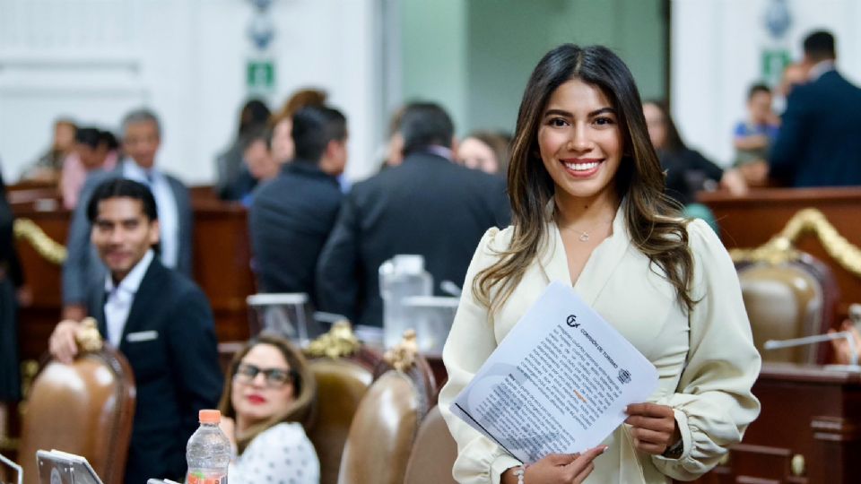 La Diputada explicó que una de sus principales propuestas será otorgar estímulos fiscales a los empleadores que contraten a jóvenes entre 18 y 29 años.