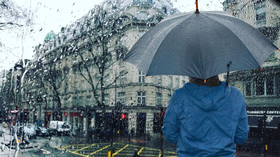 De acuerdo con el pronóstico del clima, se esperan lluvias durante este día.