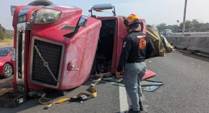 Vuelca tráiler en el bulevar Miguel de la Madrid, en Guadalupe