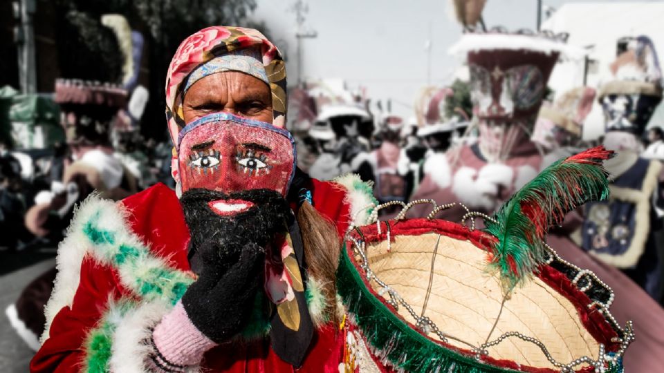 El origen del carnaval y de los chinelos se remonta a la época colonial, cuando los indígenas, imposibilitados de participar en las festividades de los españoles.