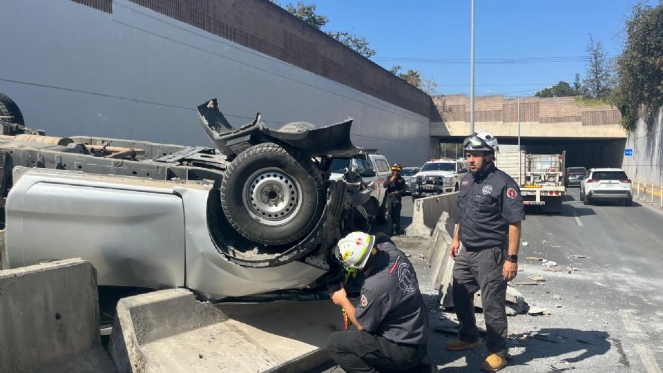 La camioneta transportaba árboles desde un vivero.