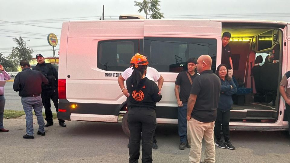 En una de las unidades viajaban siete trabajadores, ninguno presentó lesiones de consideración.