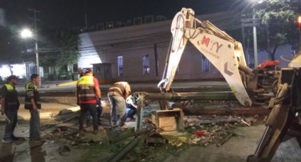 Cierran avenida en Monterrey por trabajos de limpieza tras choque de tren y autobús