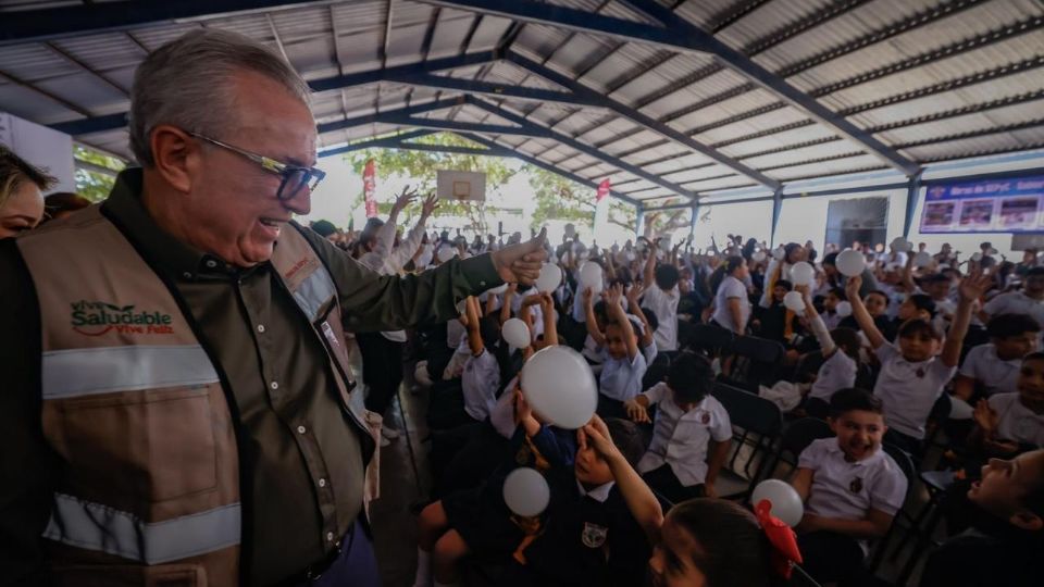 La estrategia consiste en la implementación de jornadas de salud en los 2 mil 378 planteles de educación básica en Sinaloa, para atender a sus 258 mil 662 alumnos.