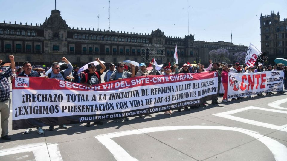 Integrantes de la CNTE protestarán este martes frente a oficinas de diversas Afores.