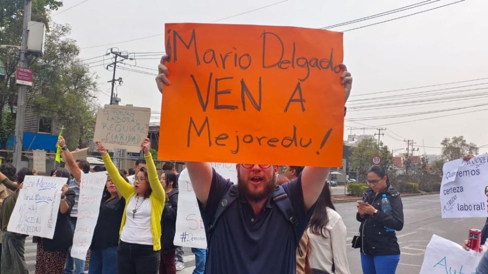 Trabajadores de Mejoredu protestaron ante la extinción del organismo.