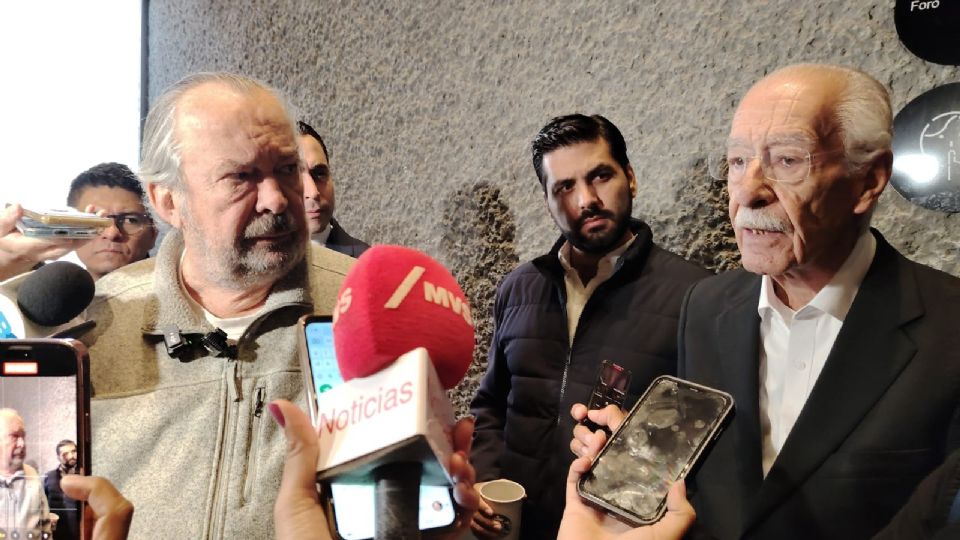 Mauricio Fernández, alcalde de San Pedro, junto a Fernando Garza Treviño, Secretario de Desarrollo Urbano del municipio.