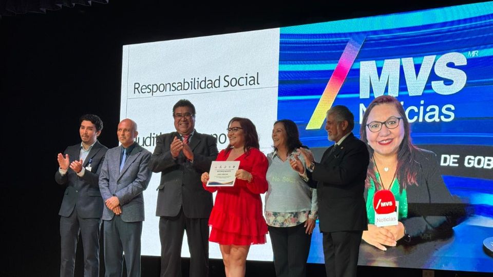 La trayectoria de Judith Medrano fue reconocida por los representantes de diversas organizaciones de periodistas de Nuevo León.