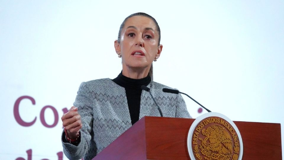 La presidenta Claudia Sheinbaum presenta la mañanera del pueblo.