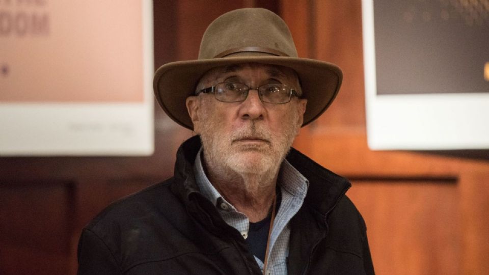 El poeta y activista, Javier Sicilia denunció que los gobiernos, independientemente de su afiliación política, han destruido estas instituciones y revictimizado a las personas afectadas.