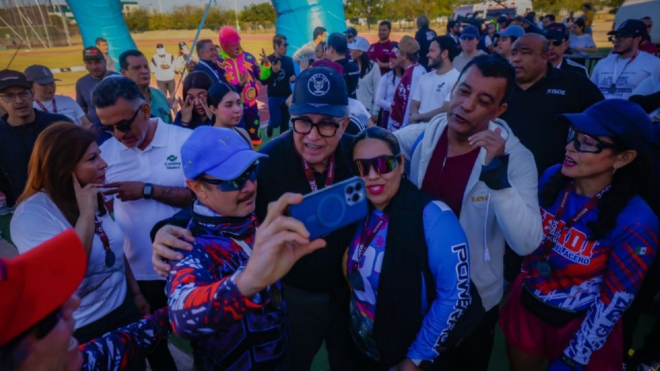 ?Simultáneamente, este evento se realiza en los 32 estados de la República.Aquí el gobernador de Sinaloa, Rubén Rocha Moya.