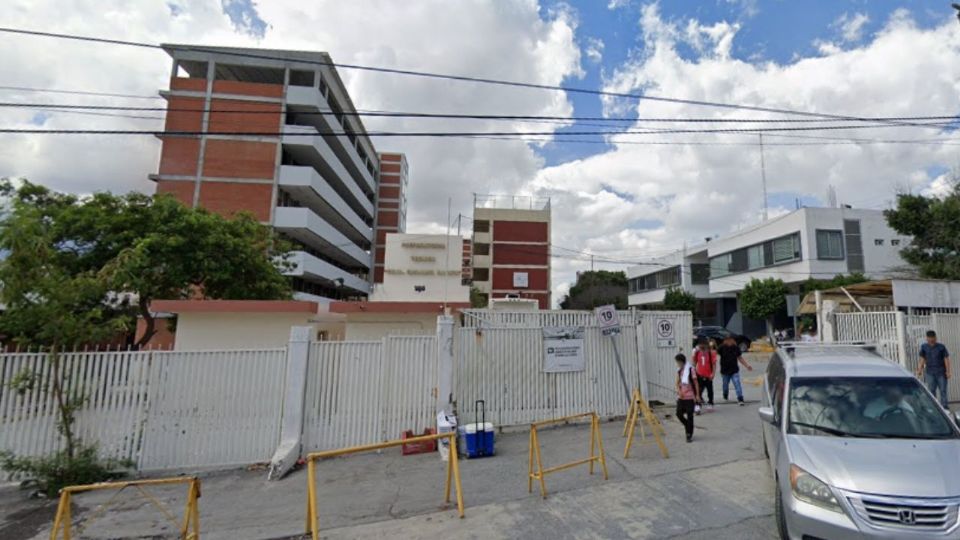 Una densa capa de polvo cubre Monterrey debido a las tolvaneras y vientos fuertes, afectando la calidad del aire en la ciudad.