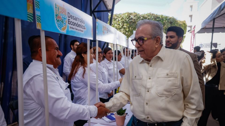 El gobernador Rocha Moya destacó que las jornadas responden a la visión de la Presidenta de México, Claudia Sheinbaum, de atender de manera integral las necesidades de la población.