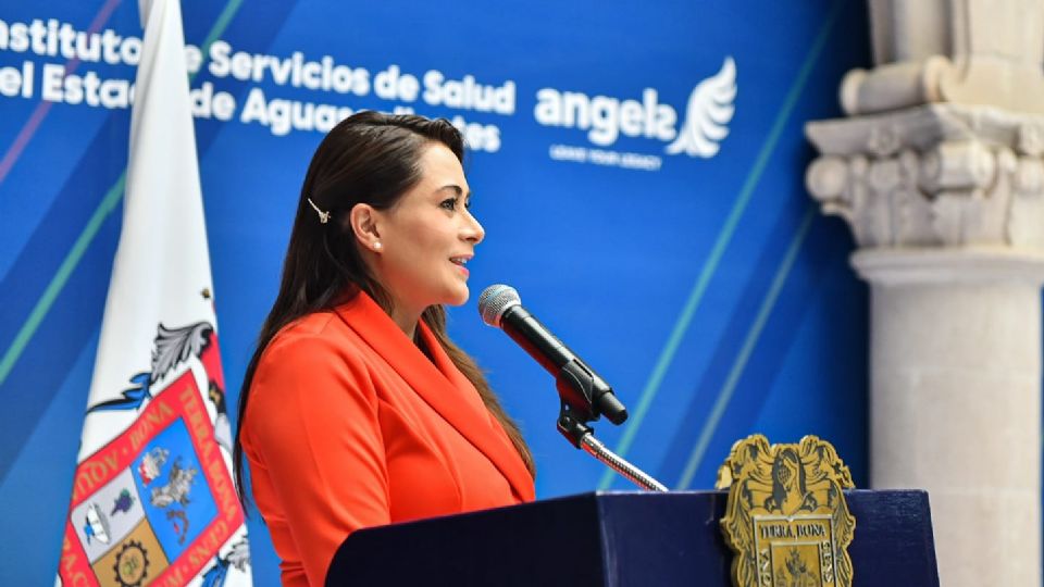 Este reconocimiento es para quienes se dedican a salvar vidas, porque dan su vida, su esfuerzo y su trabajo para que Aguascalientes avance: Tere Jiménez.