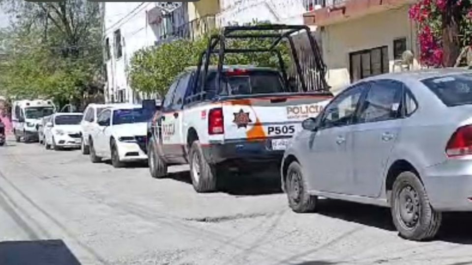 Policías de Guadalupe acudieron al domicilio donde ocurrió el asalto para investigar el robo y buscar a los responsables.