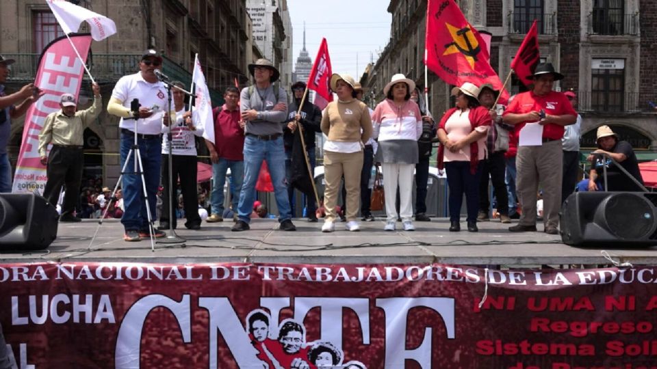 La CNTE acuerda realizar un paro indefinido en el Zócalo de la CDMX