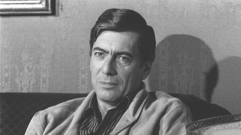 En 1966 publica su segunda novela, La casa verde, que obtuvo asimismo el Premio de la Critica en 1966 y el Premio Internacional de Literatura Rómulo Gallegos en 1967.