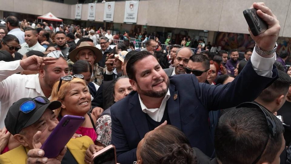 Alcalde de Tijuana Ismael Burgueño Ruiz, durante  la ceremonia de toma de protesta y entrega de nombramientos del programa de Comisarios Sociales Honorarios.