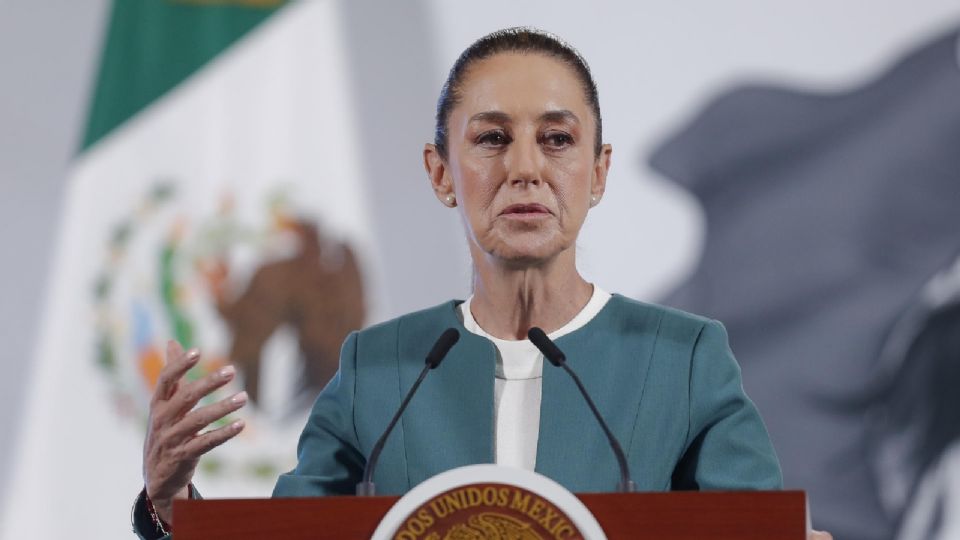La presidenta Claudia Sheinbaum presenta la mañanera del pueblo.