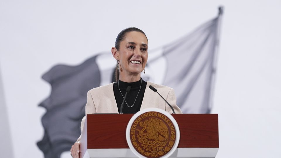 La presidenta Claudia Sheinbaum presenta la conferencia del pueblo.