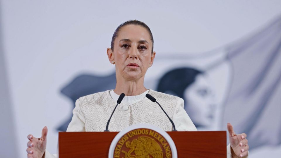 La presidenta de México, Claudia Sheinbaum, habla durante una rueda de prensa este miércoles, en el Palacio Nacional de la Ciudad de México.