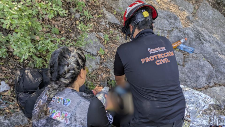 Elementos de Protección Civil de Guadalupe realizaron maniobras de resucitación cardiopulmonar en el adulto mayor.