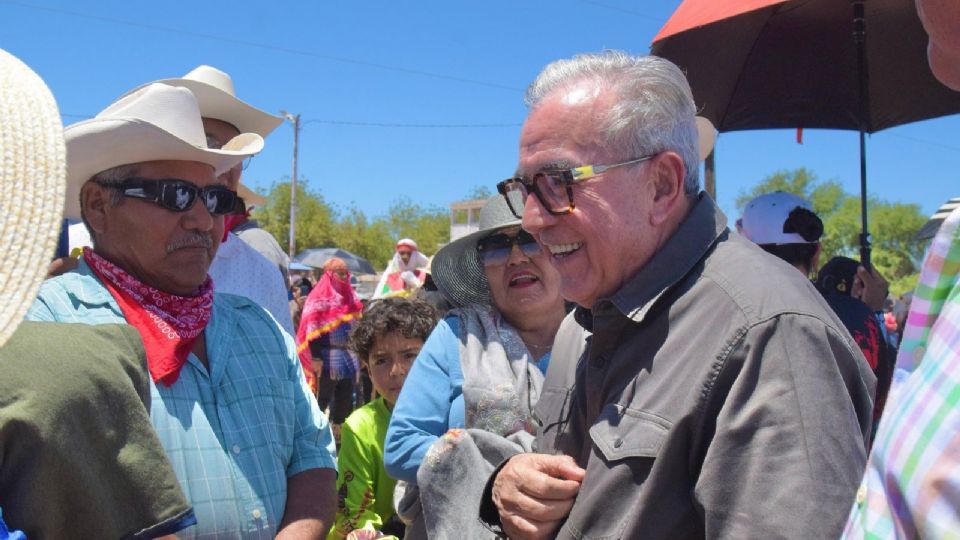 También visitó la comunidad indígena de Tehueco en el municipio de El Fuerte.