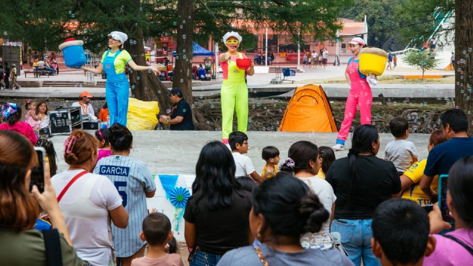 Cientos de familias disfrutaron las albercas y áreas verdes del Guadaluparque Tolteca durante Semana Santa.
