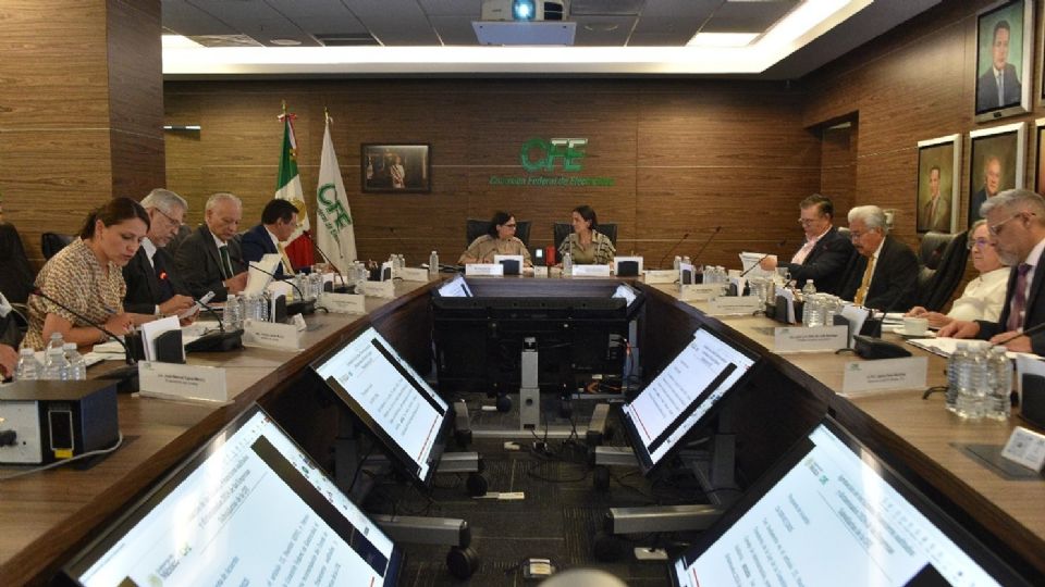 CFE comienza actividades como empresa pública,