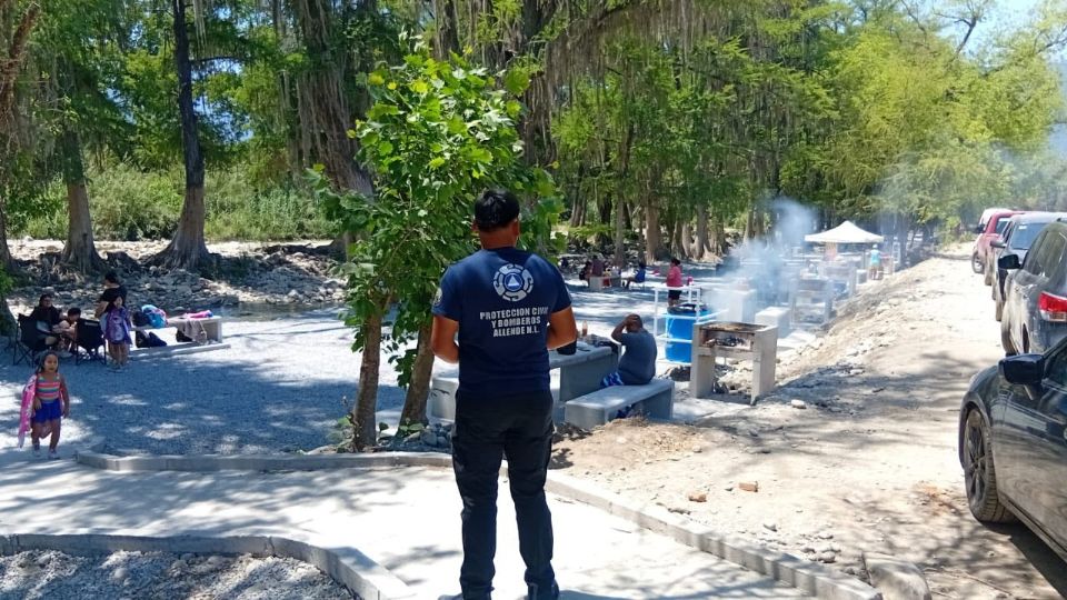 El gobierno municipal instaló asadores en los márgenes del río Ramos.