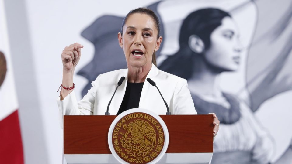 La presidenta de México, Claudia Sheinbaum, habla durante una rueda de prensa este jueves, en el Palacio Nacional.