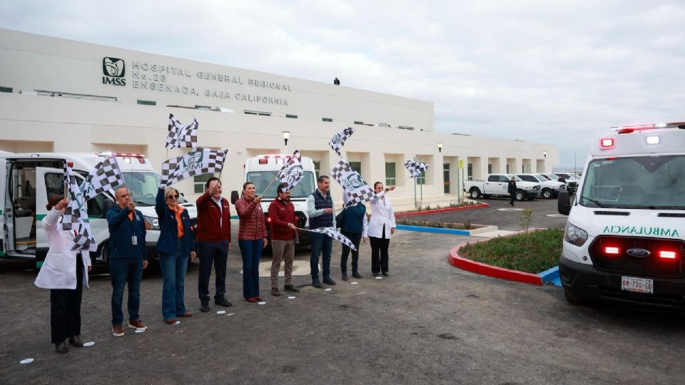 La distribución de las 31 ambulancias se realizará en 16 unidades y hospitales de los 7 municipios del OOAD Baja California, brindarán seguridad y bienestar a más de 2.5 millones de derechohabientes adscritos.