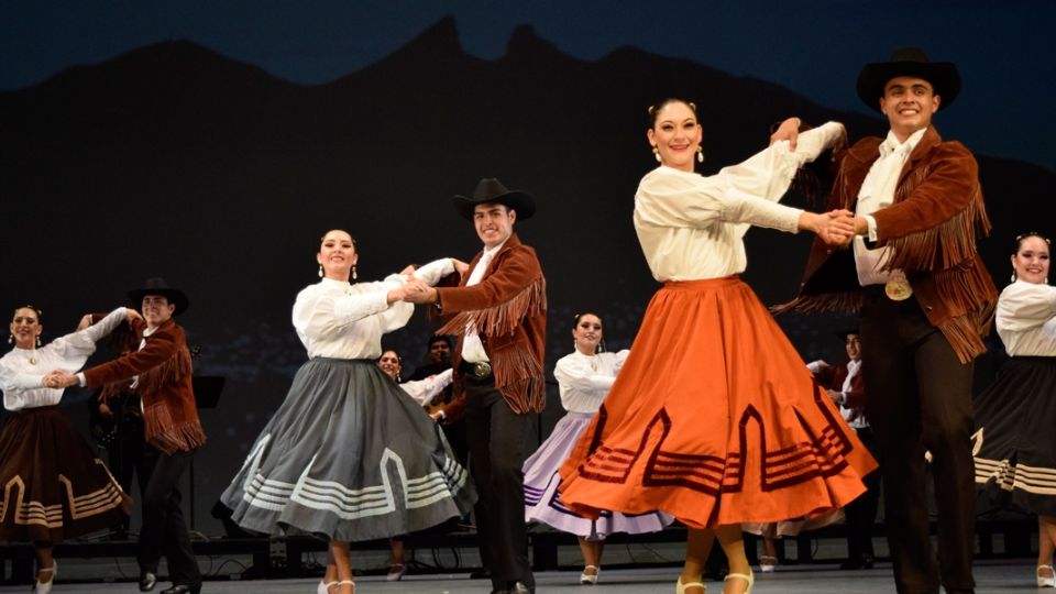 Nuevo León se caracteriza por una basta cultura que se muestra a través de sus bailes de danza folklórica.