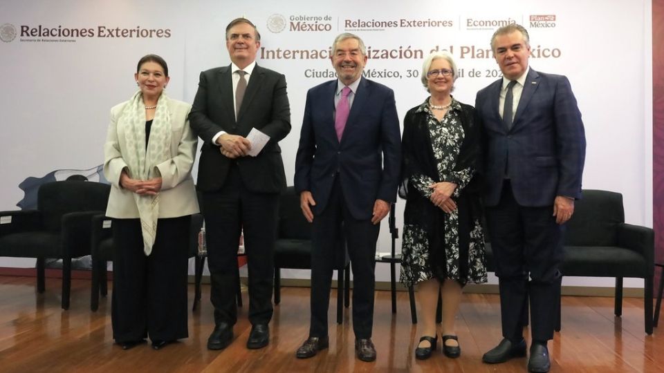 El Gobierno mexicano pide a embajadores y cónsules difundir Plan México a nivel internacional.