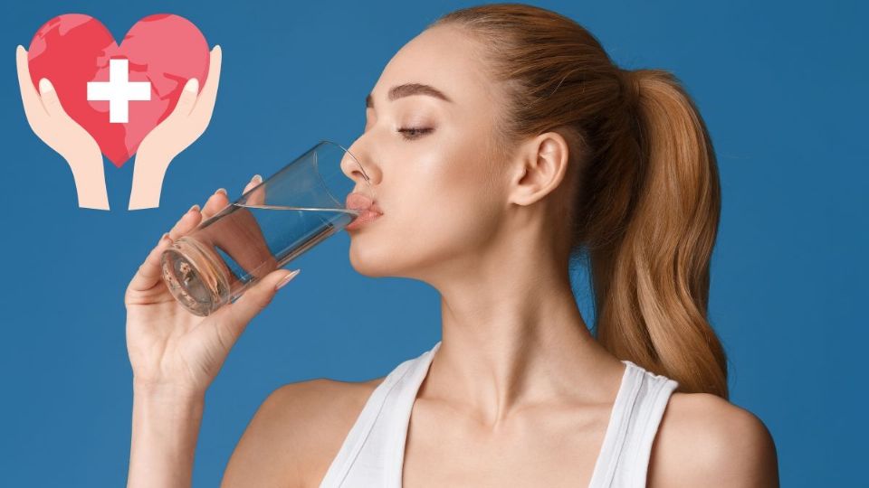 Beber dos litros de agua al día para estar saludable