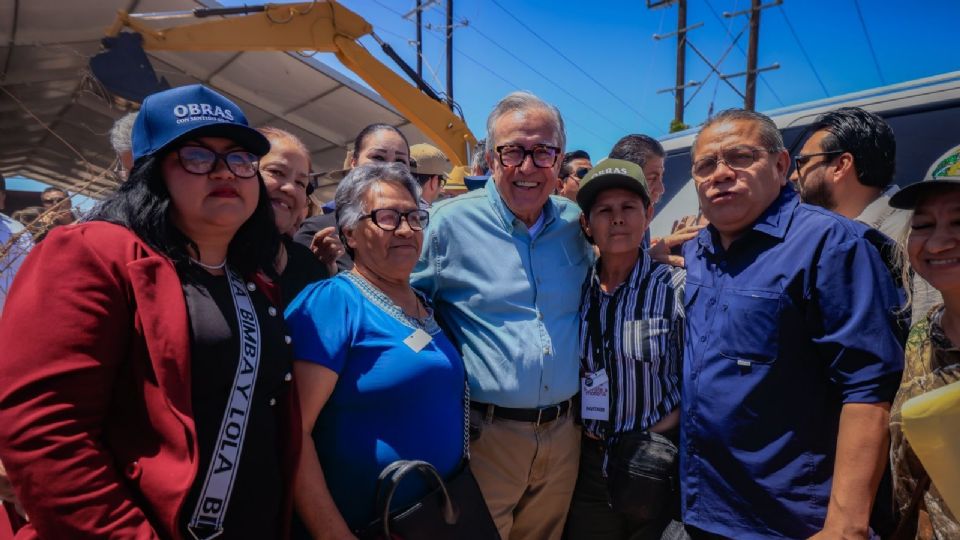 El gobernador Rubén Rocha Moya se comprometió a terminar las obras.