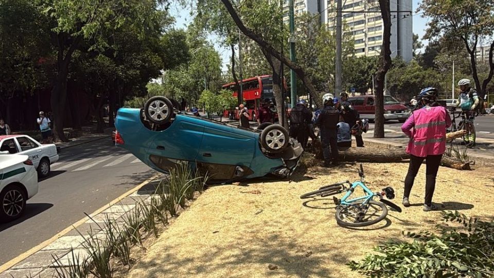 El accidente ocurrió en el cruce de Paseo de la Reforma y Eje 2  Norte, Colonia Morelos, límites con Tlatelolco, Alcaldía Cuauhtémoc.