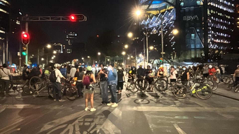 Cerraron el paso de vehículos y del Metrobús Línea Siete.