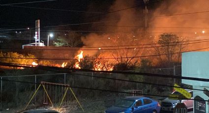 Reportan incendio en lote baldío de Santa Catarina
