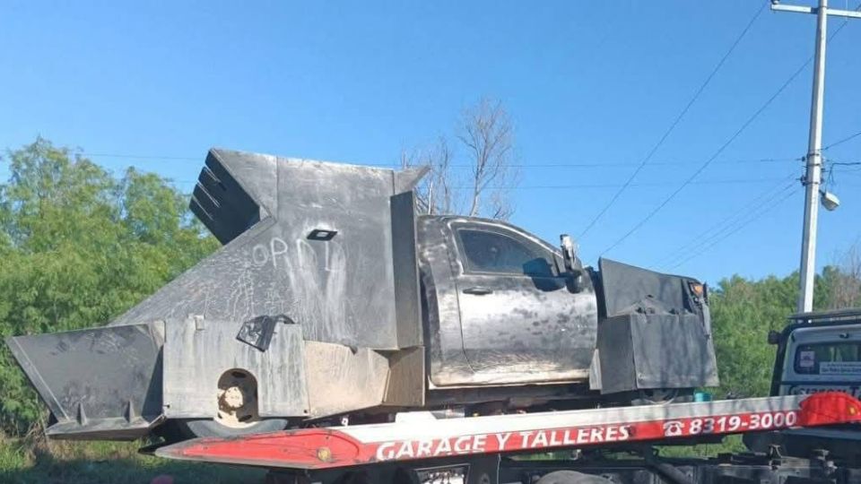 El vehículo con blindaje artesanal fue asegurado por las autoridades.