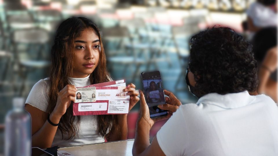 Jóvenes Construyendo el Futuro beneficia a jóvenes de entre 18 y 29 años de edad que no estudian ni trabajan en México.