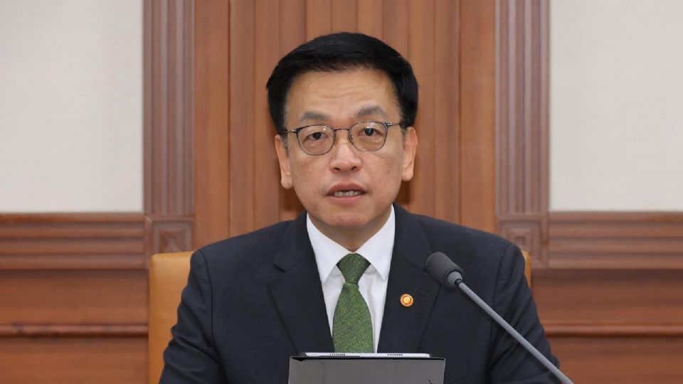 El ministro de Finanzas del Sur, Choi Sang-mok, se desempeña simultáneamente como viceprimer ministro para asuntos económicos