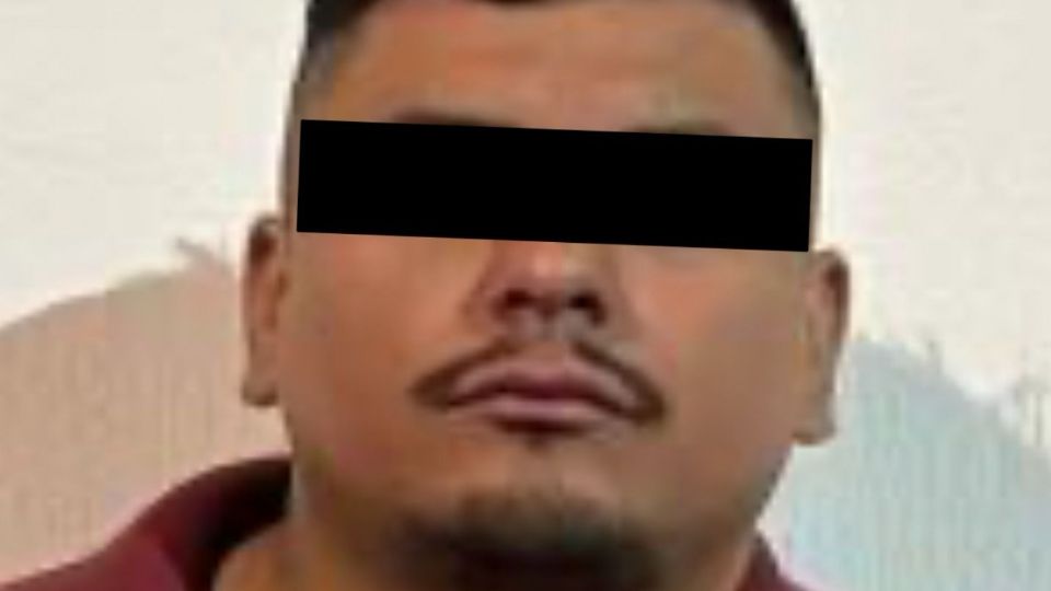 Fuerzas federales, de la Ciudad de México y del Estado de México, aprehendieron en Querétaro, a Armando Rueda Rivera, 'El Ajenjo'.