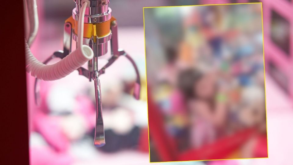 Familia roba premios de máquina de peluches el Día de las Madres.