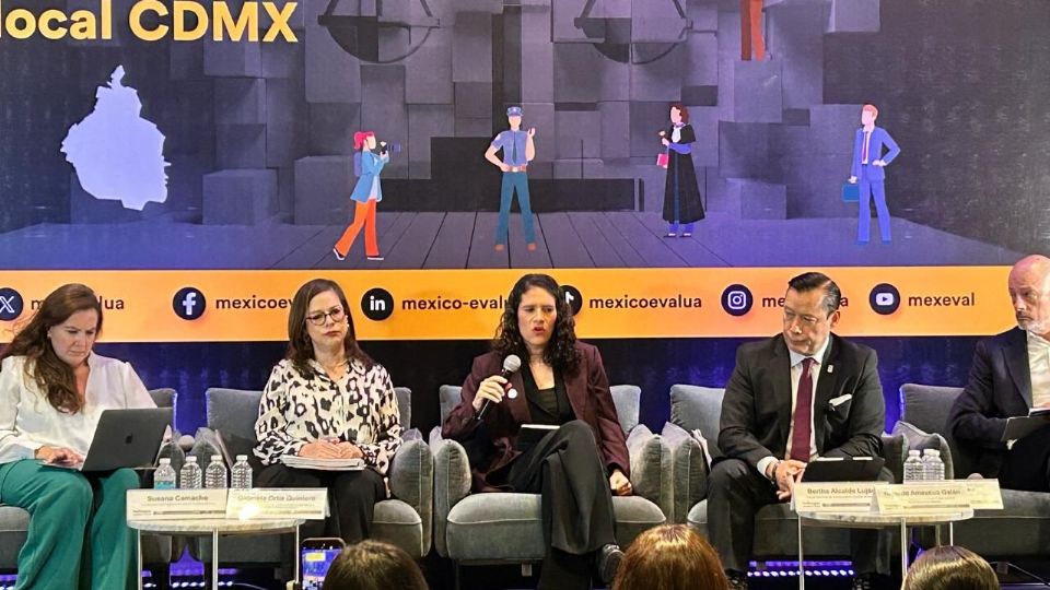 La fiscal participó en el conservatorio sobre justicia penal “Hallazgos desde lo Local Ciudad de México”.